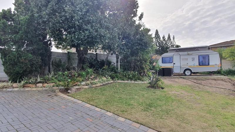 To Let 4 Bedroom Property for Rent in Dana Bay Western Cape